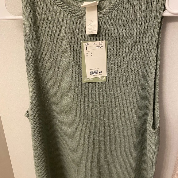 Size small - Picture 2 of 3